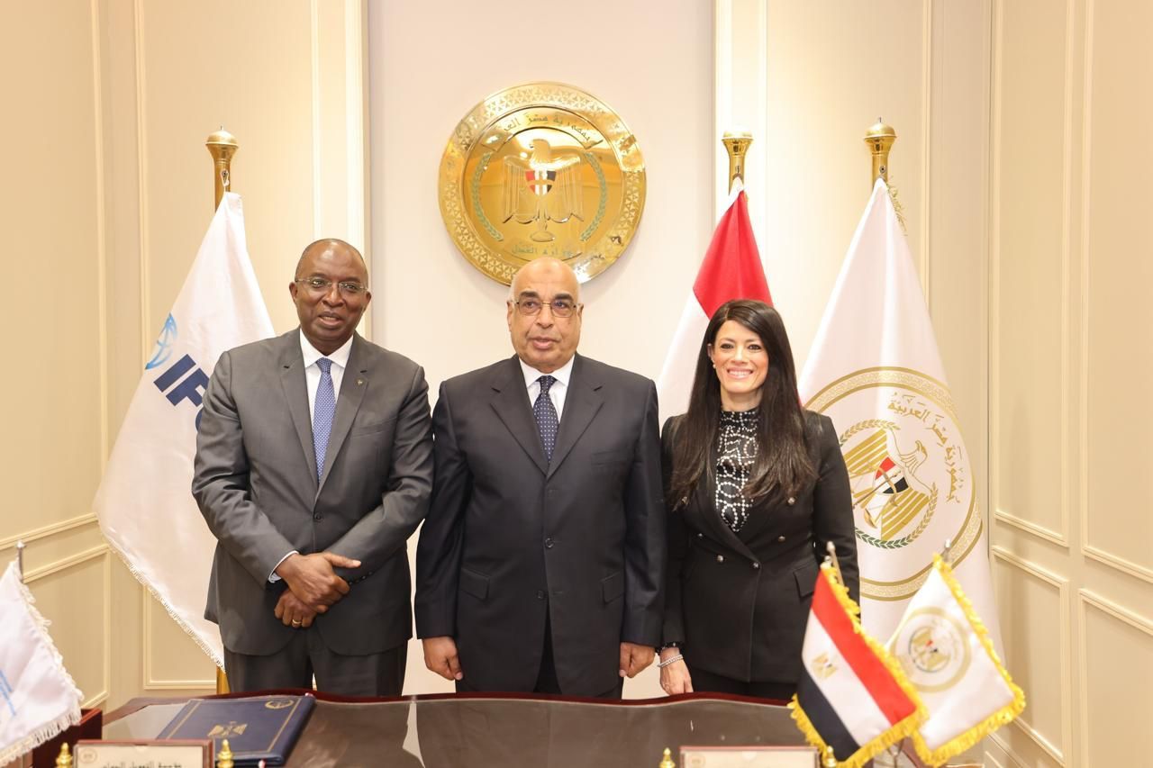 وزيرا العدل والتخطيط يشهدان توقيع مذكرة تفاهم مع مؤسسة التمويل الدولية