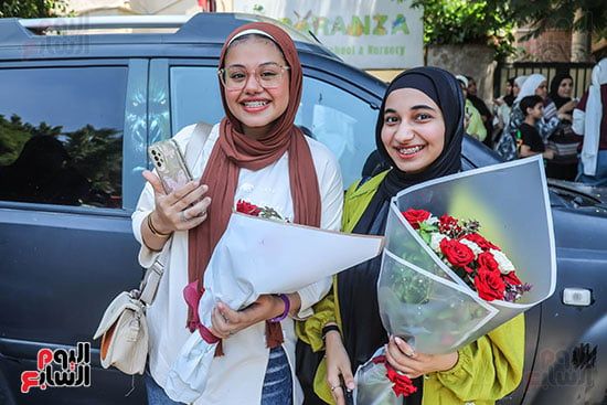 "فركش ثانوية عامة".. الطلاب ينهون الامتحانات ويبدأون مشوار الحلم