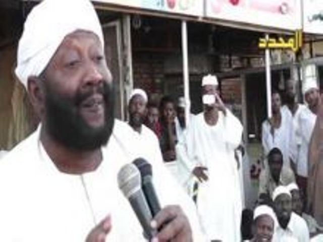 شاهد بالفيديو.. سوداني يطلق زوجته بلغة الراندوك “نطلاقة” ويجامعها بعد لحظات والشيخ محمد مصطفى عبد القادر يرد بسخريته المعهودة ويثير ضحكات الجمهور