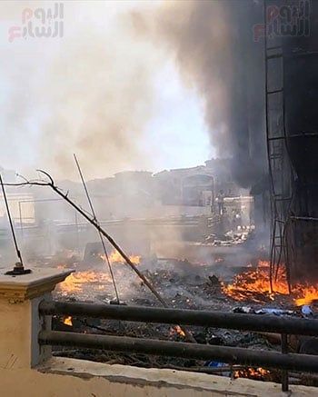 اندلاع حريق فى دبى مول بمنطقة الشيخ زايد.. فيديو وصور