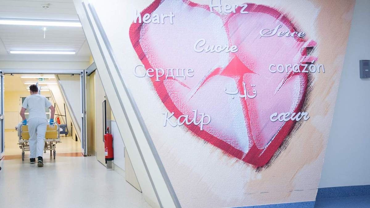 الامارات | خفقان القلب بعد تناول المشروبات المثلجة.. كيف يفسره الأطباء؟