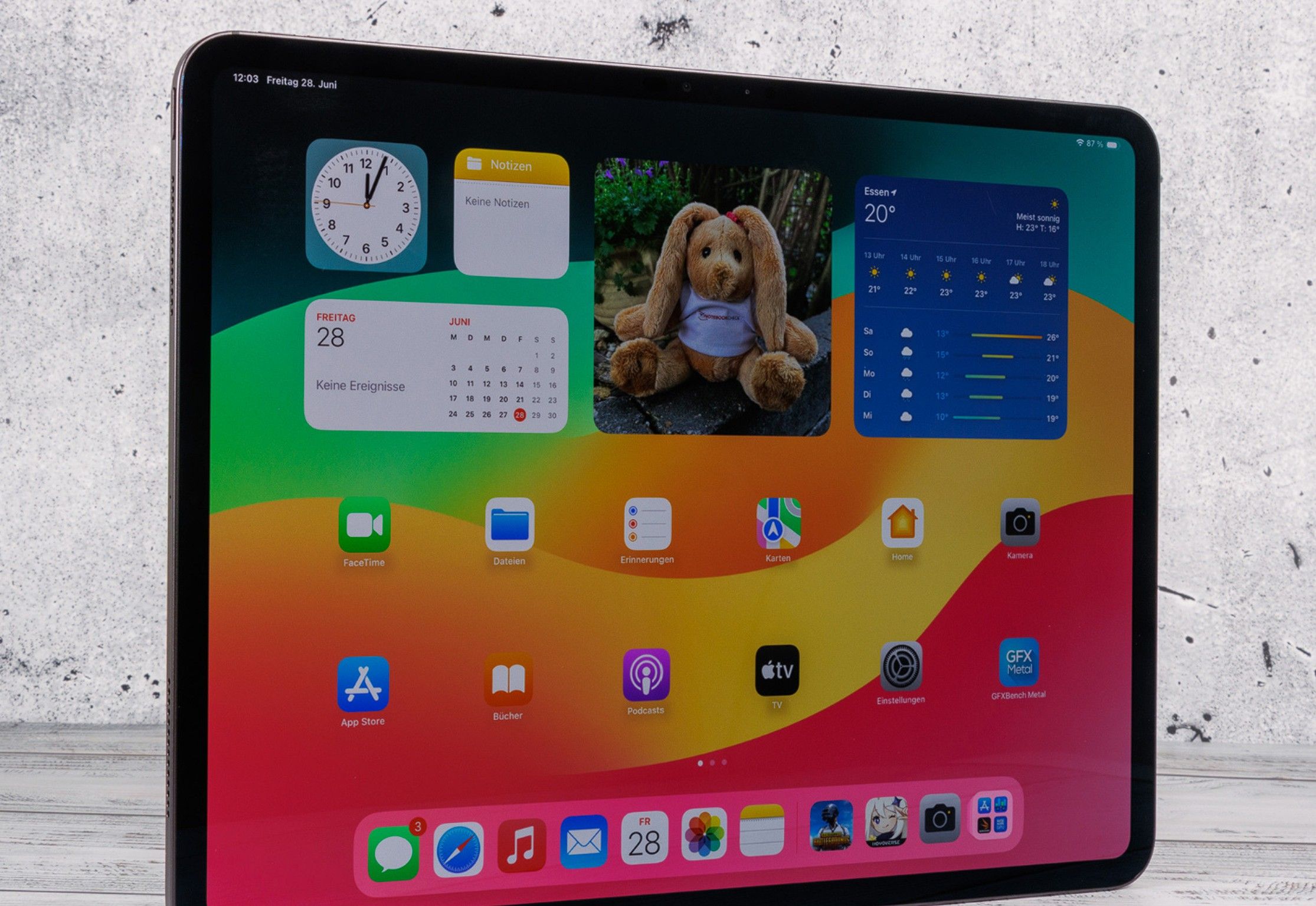 تكنولوجيا: TCL تستعد لإطلاق تكنولوجيا الشاشات الجديدة Real RGB Tandem OLED في نهاية العام