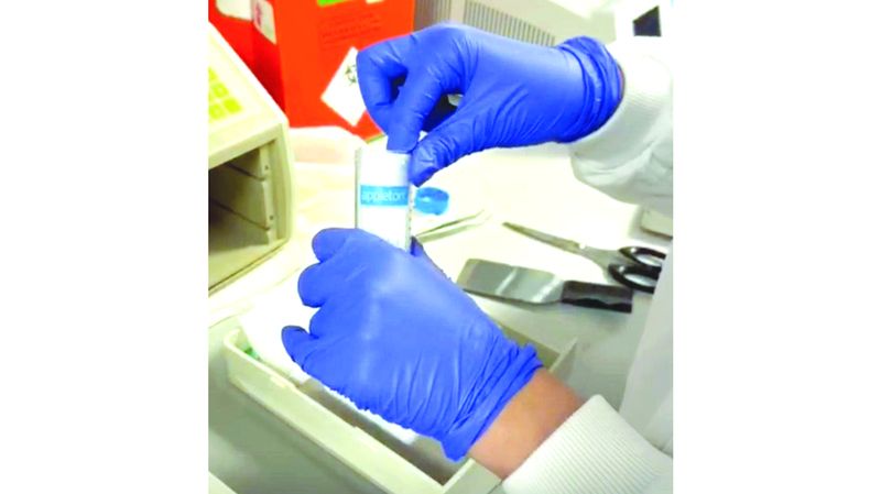 الامارات | فاطمة المدني أول إماراتية تدرس الدكتوراه في الطب السريري