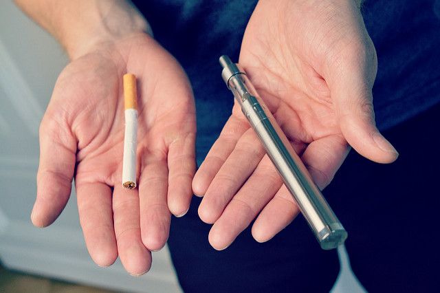 الامارات | السيجارة الإلكترونية أم "العادية": أيّهما تقضي على قلب المدخّن أكثر ؟!