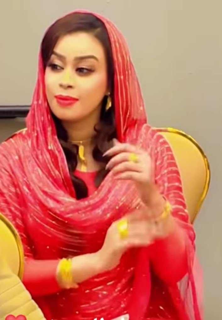 شاهد بالفيديو.. المطربة الضجة عشة الجبل تدعم زميلتها الفنانة إيمان الشريف والأخيرة ترد: (عشوش البحبها جدا ست الصوت)