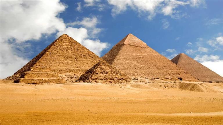 الآثار تكشف حقيقة قيام لودر بالحفر في منطقة الأهرامات
