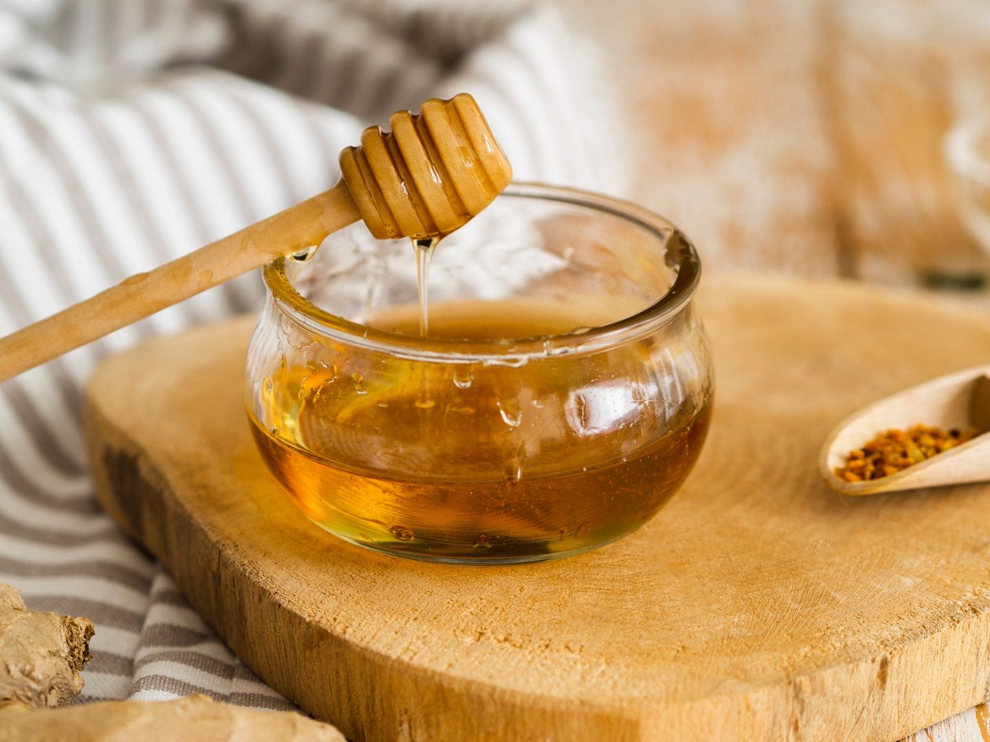 ماسك العسل للشعر.. إليكِ طرق تحضيره بالخطوات وأهم فوائده