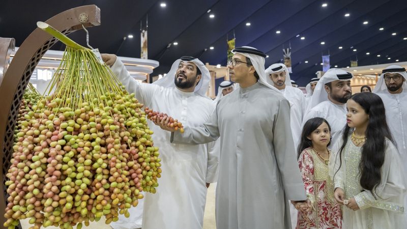 الامارات | منصور بن زايد يؤكد أهمية دعم المزارعين في تعزيز الأمن الغذائي