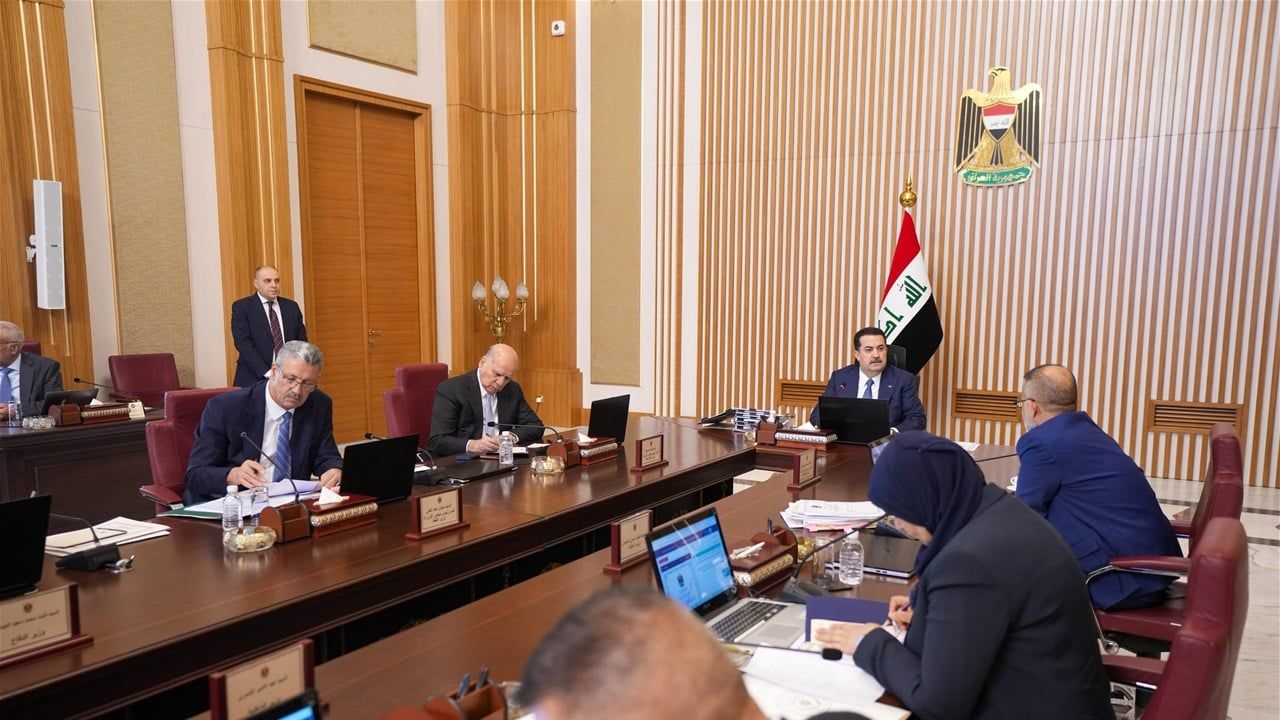 بينها يخص النفايات والكهرباء والمشاريع المتلكئة.. القرارات الكاملة لجلسة مجلس الوزراء
