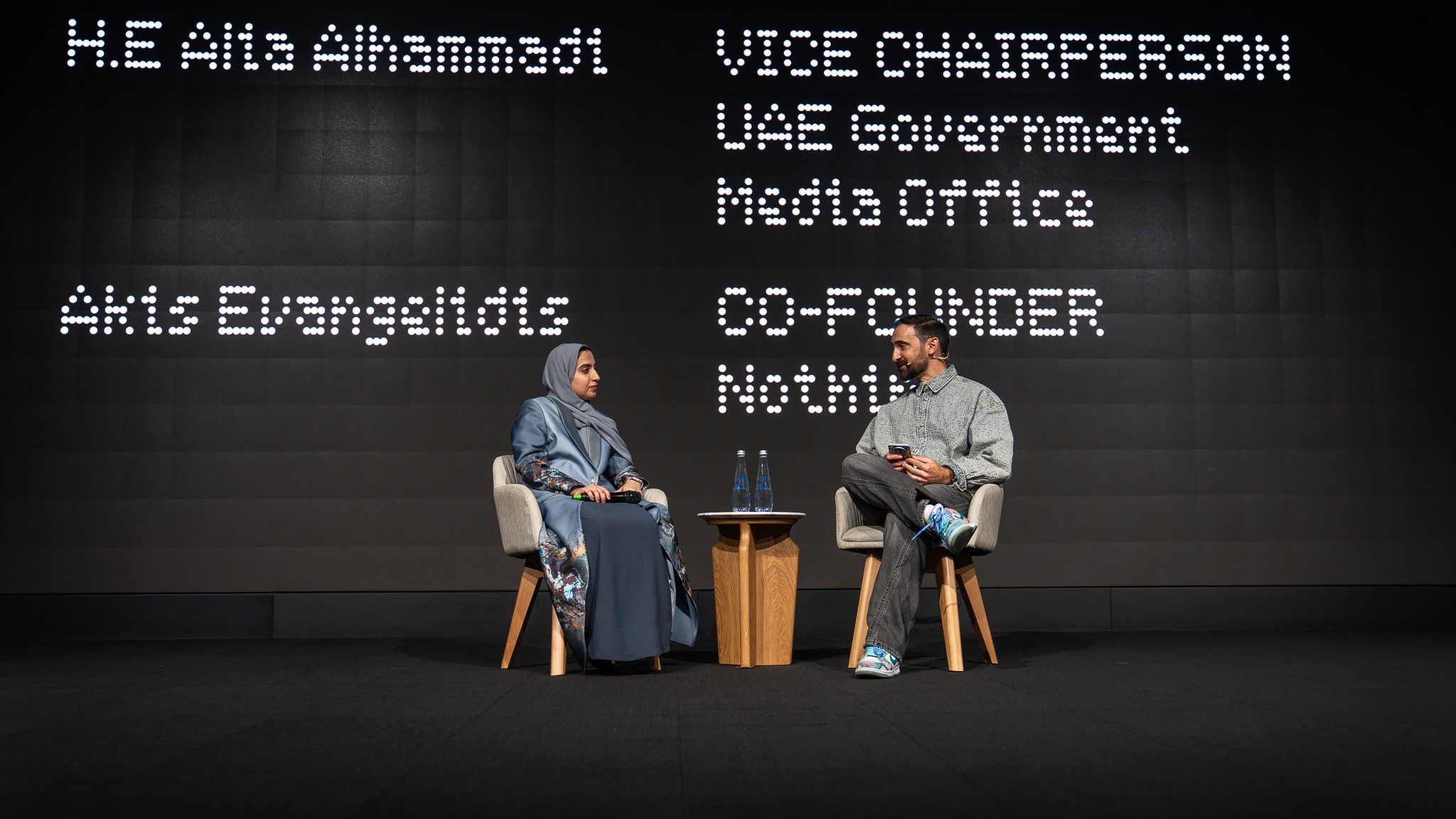 الامارات | «Nothing» تطلق هاتف وأول سماعة ذكية بالشراكة مع مقر المؤثرين في دبي