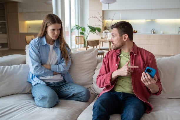 طالع الأبراج: مش مجرد كلام.. 10 جمل لو سمعتيها من خطيبك عيدى التفكير فى العلاقة