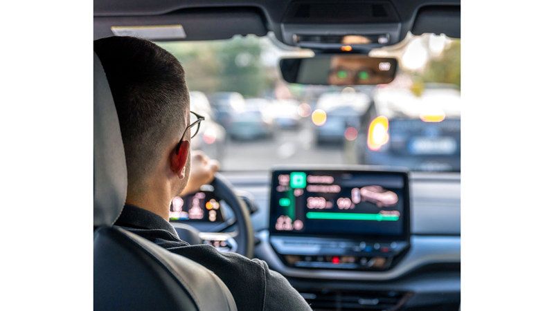 الامارات | 6 شروط لاستبدال رخصة القيادة الوطنية بـ «الإماراتية» للمقيمين من 53 جنسية