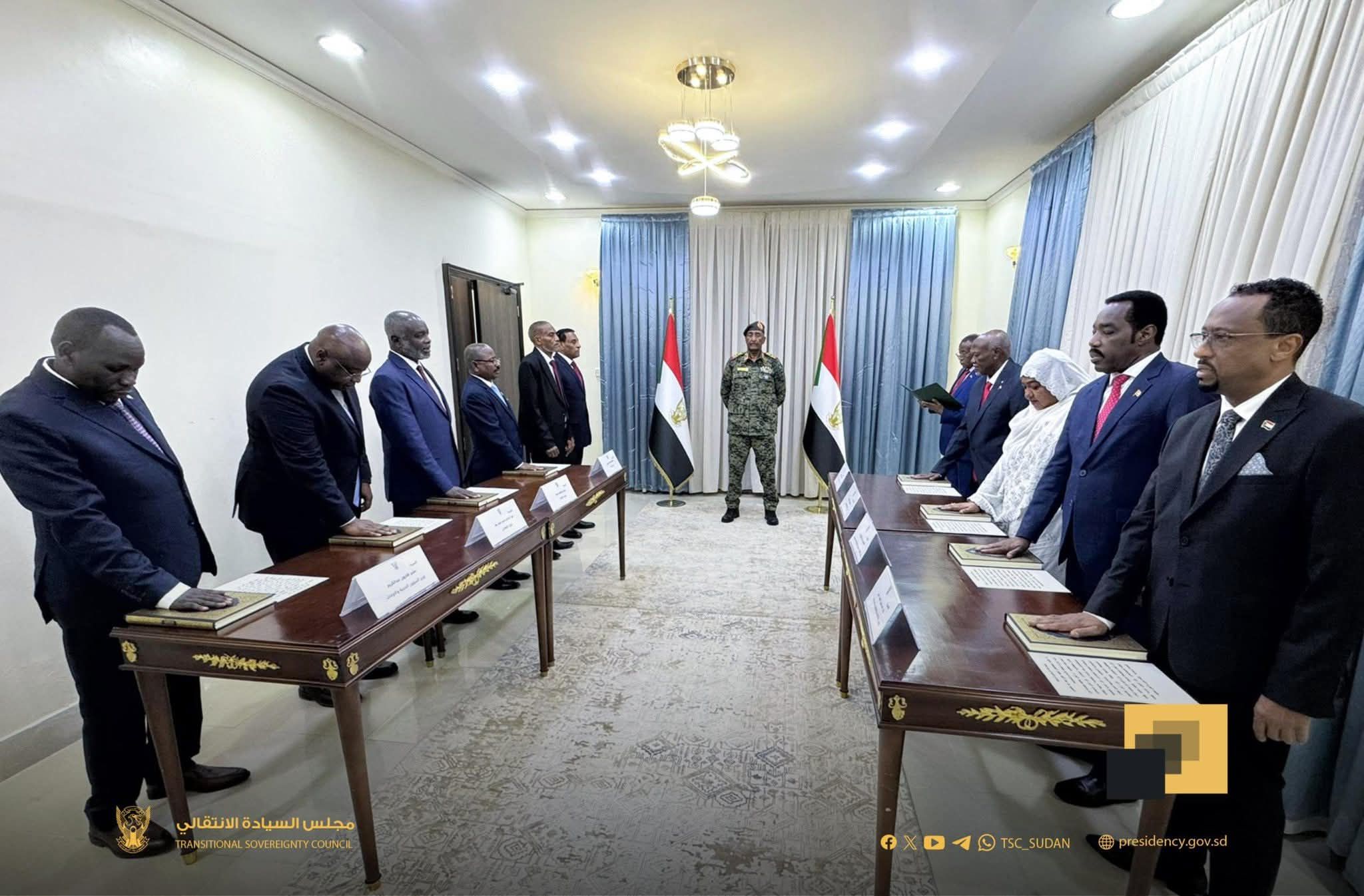 وزراء حكومة الأمل الجديدة يؤدون القسم أمام رئيس مجلس السيادة