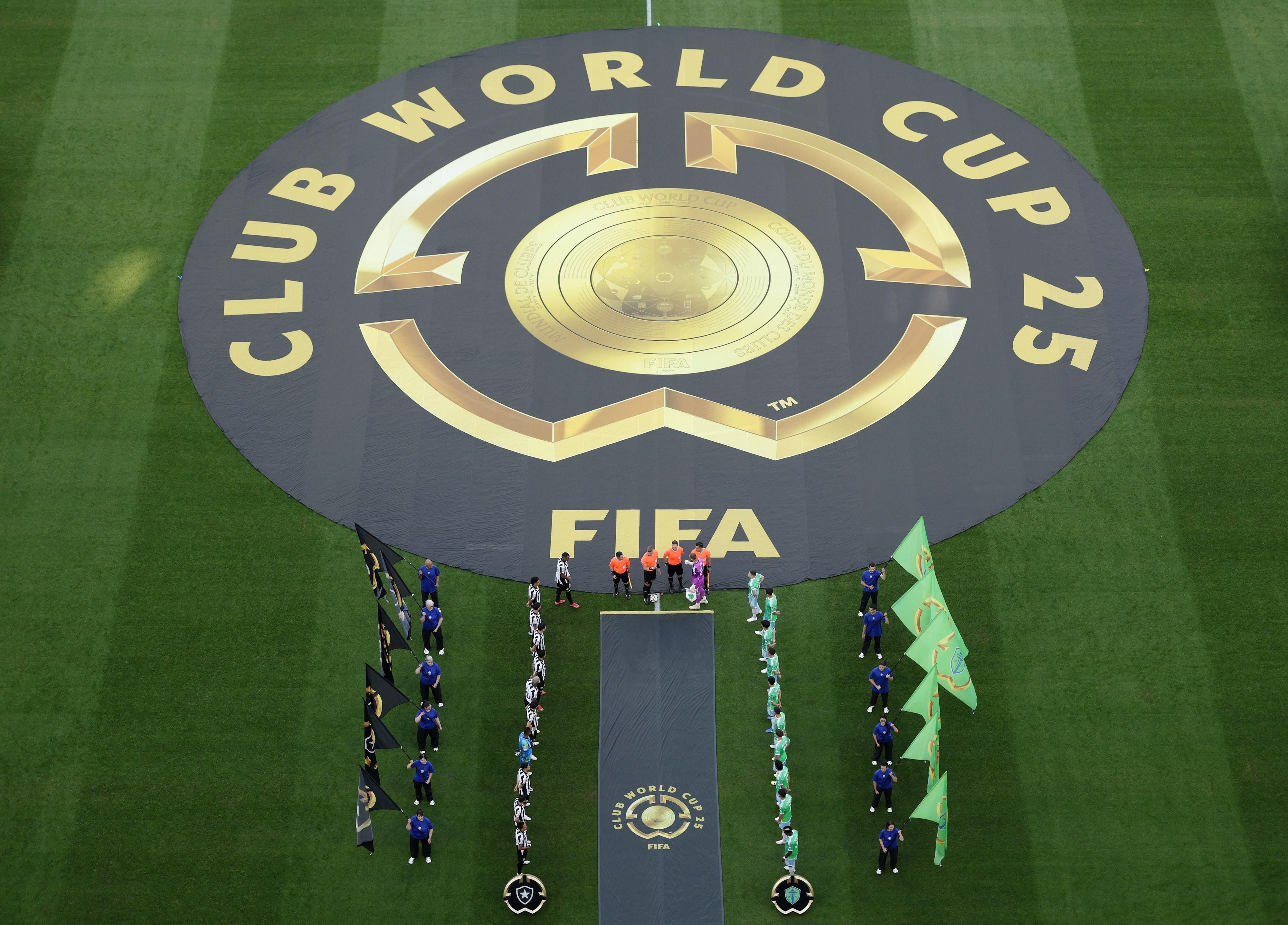 "جرس إنذار".. حرارة الملاعب تلقي بظلالها على مونديال 2026، فما موقف الفيفا؟