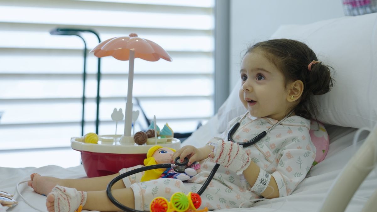 الامارات | «يقين» تبدأ رحلة الشفاء بتلقي الجرعة الأولى من «زولجنسما»   