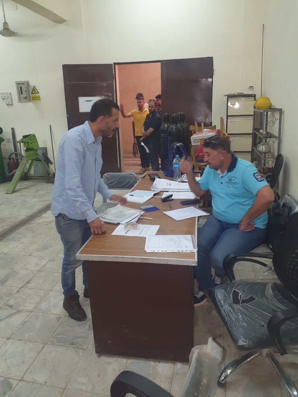 وزير العمل: بدء اختبار المرشحين للعمل بالإمارات في مجالات السباكة واللحام والنجارة