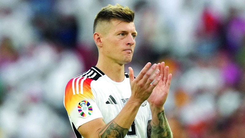 الامارات | نجم ريال مدريد توني كروس يحصل على وسام الاستحقاق