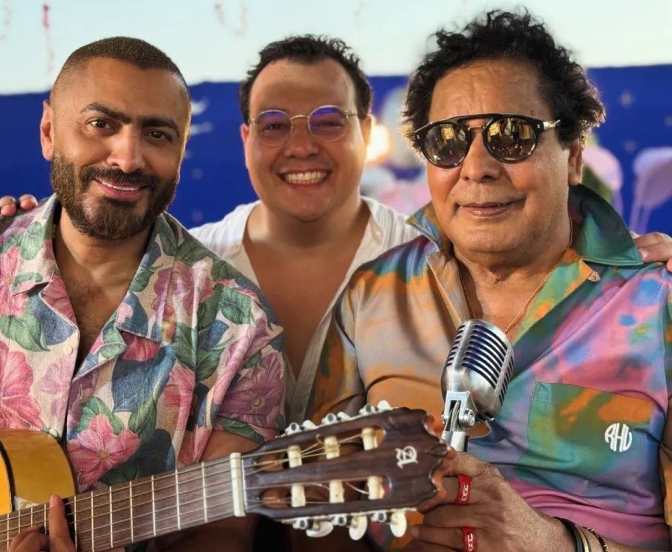 أرملة محمد رحيم غاضبة بسبب الذوق العالي والجمهور يدافع عن تامر حسني.. فما القصة؟!