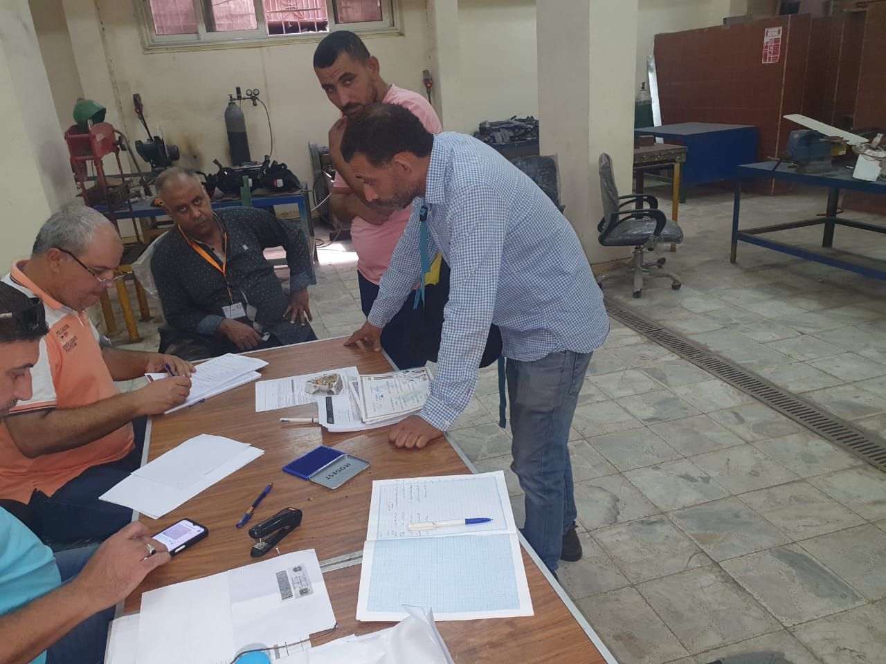 وزير العمل: بدء اختبار المرشحين للعمل بالإمارات في مجالات السباكة واللحام والنجارة
