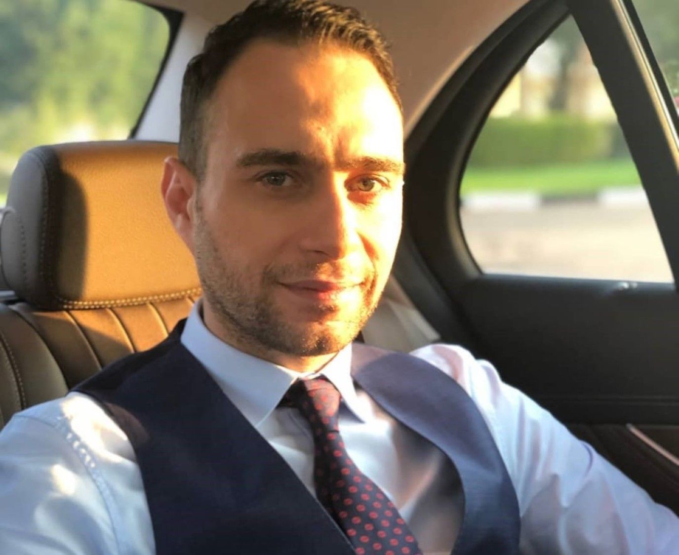 بعد تعرضه لكسر في القدم.. هكذا ظهر حسام حبيب في حفله بالسعودية وهذه رسالته لجمهوره