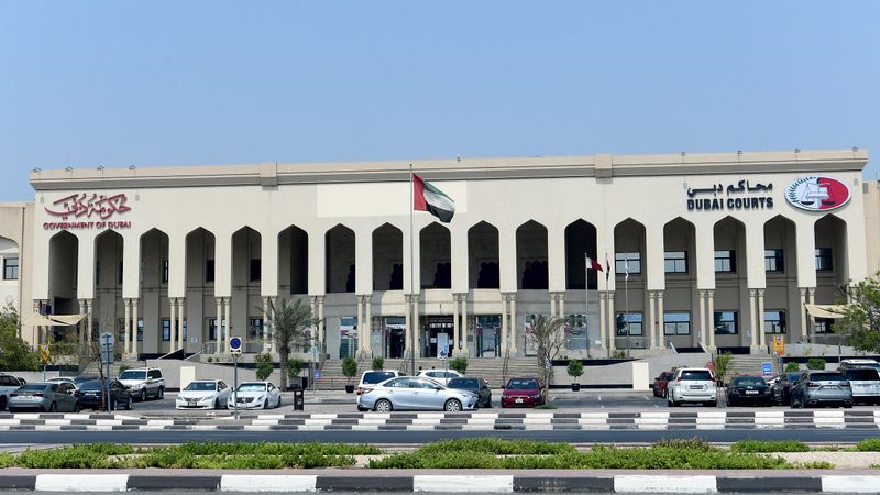 الامارات | عربي يعرّض سلامة الآخرين للخطر ويتطاول عليهم