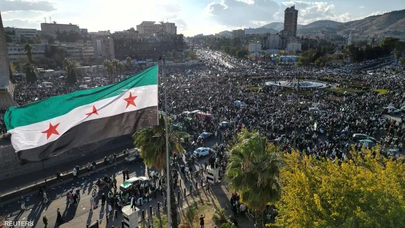 الامارات | فنان سوري معروف: "نظام بشار حكمني إعدام بسبب صورة مع فلسطينيين من الـ48"