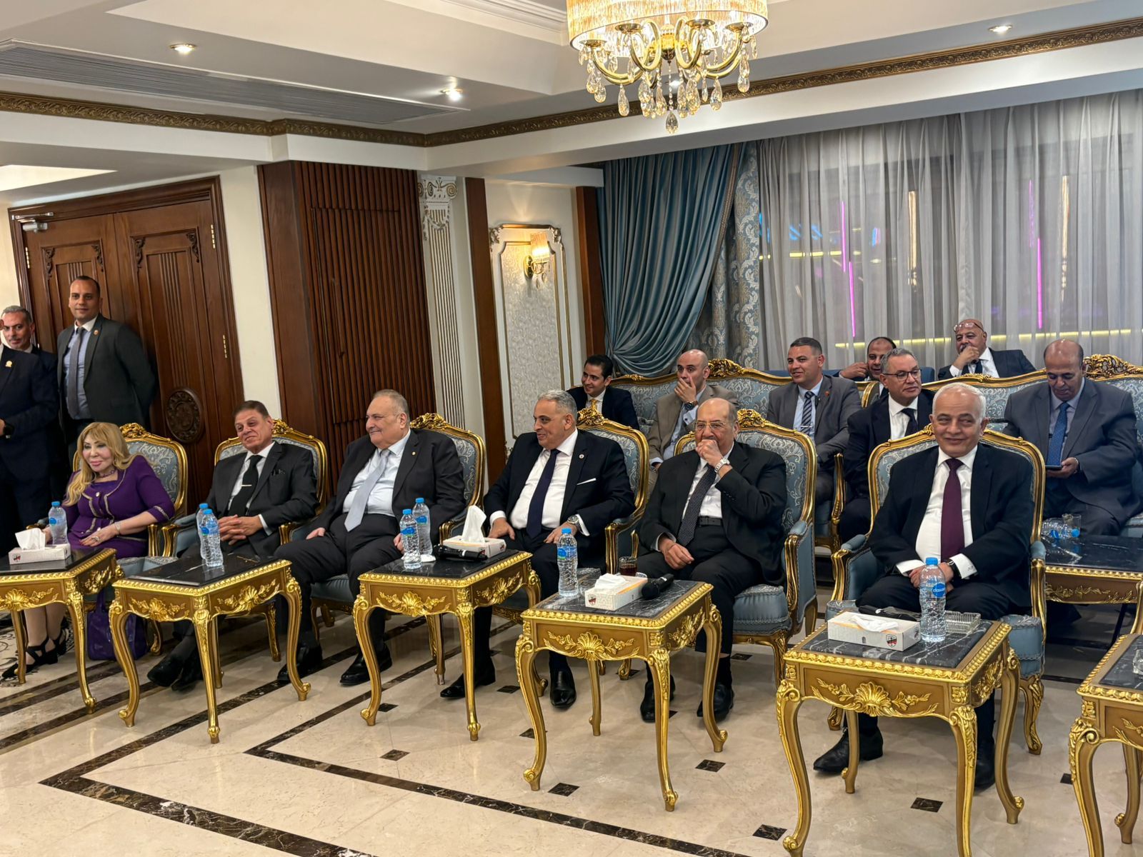 بدء ندوة القيم القضائية والبرلمانية بنادي قضاة مصر بحضور رئيس الشيوخ.. صور