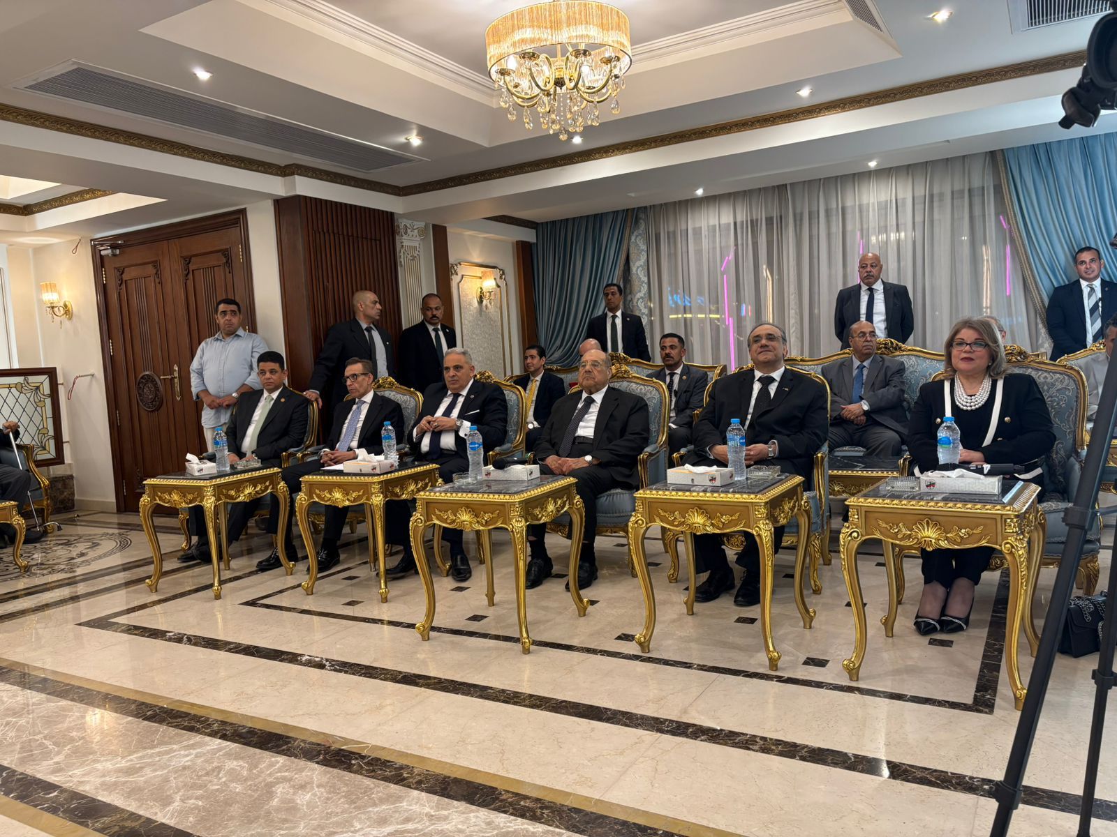 بدء ندوة القيم القضائية والبرلمانية بنادي قضاة مصر بحضور رئيس الشيوخ.. صور