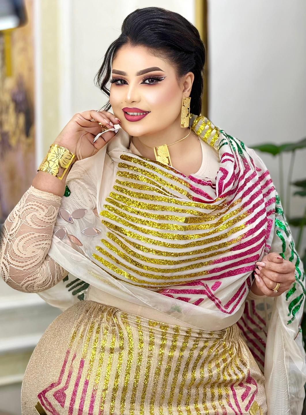 بالفيديو.. تم إنقاذها عبر سيارة فارهة.. شاهد لحظة هروب الفنانة توتة عذاب من إحدى الحفلات بعد أن حاصرتها الأمطار الغزيرة