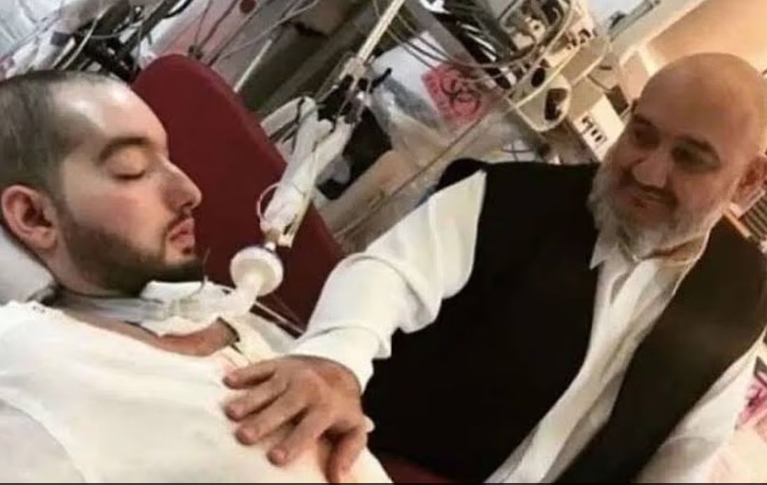 "ديلى ميل" تنشر قصة وفاة الأمير النائم.. لحظة تحريك أصابعه ورأسه.. فيديو وصور