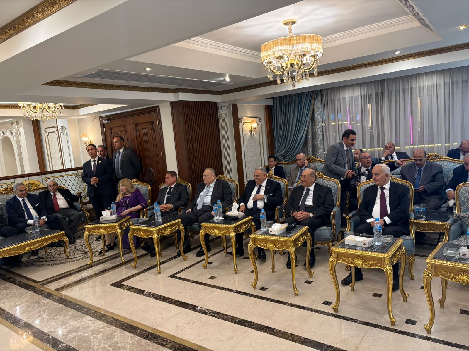 بدء ندوة القيم القضائية والبرلمانية بنادي قضاة مصر بحضور رئيس الشيوخ.. صور