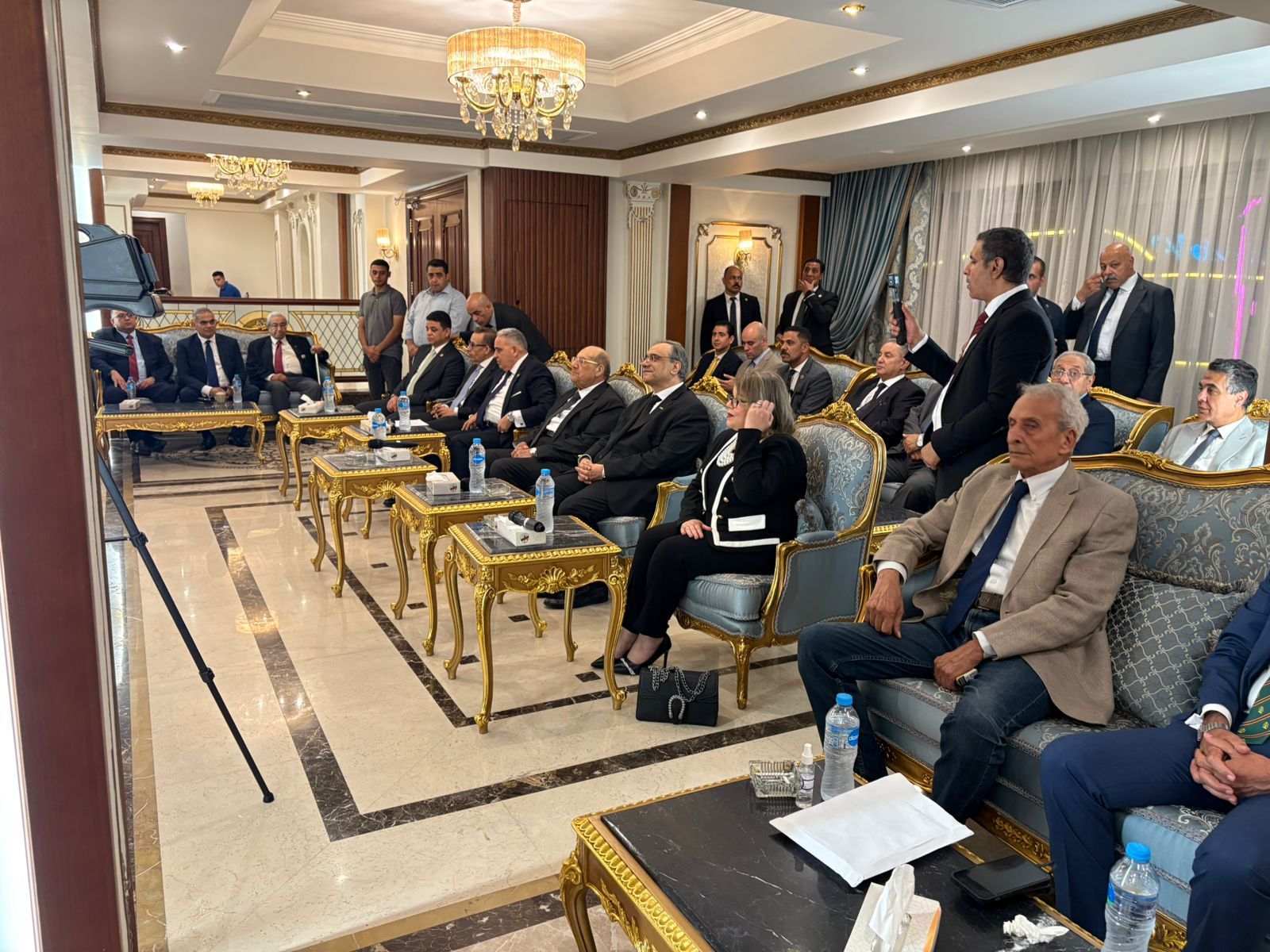 بدء ندوة القيم القضائية والبرلمانية بنادي قضاة مصر بحضور رئيس الشيوخ.. صور