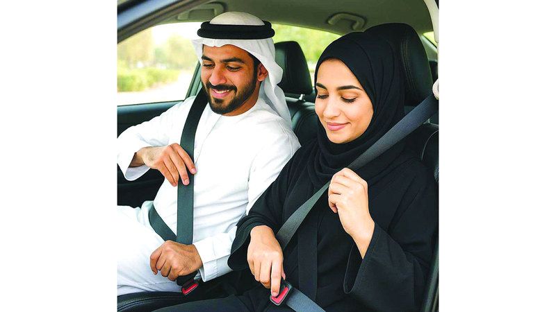 الامارات | سائقون يتلقون مخالفات مرورية ارتكبها مرافقون لهم