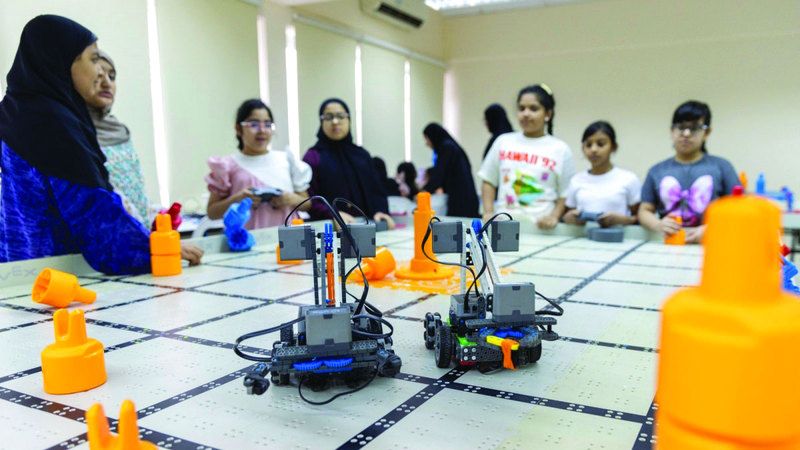 الامارات | مخيمات صيفية لتأهيل الطلبة الإماراتيين في 10 مجالات برمجة وذكاء اصطناعي