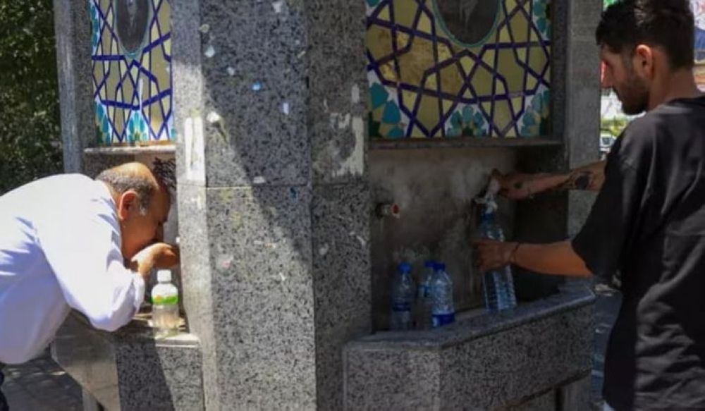 بسبب موجة الحر.. أزمة غير مسبوقة في إمدادات المياه والكهرباء بإيران