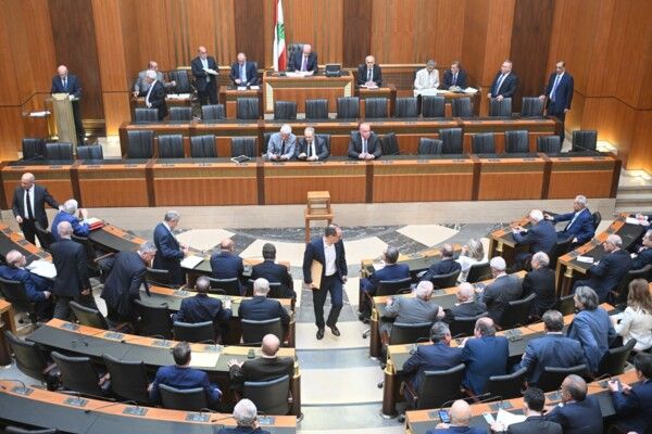 مجلس النواب صوت بالموافقة على احالة 3 وزراء اتصالات سابقين الى لجنة التحقيق بأكثرية 88 نائبا