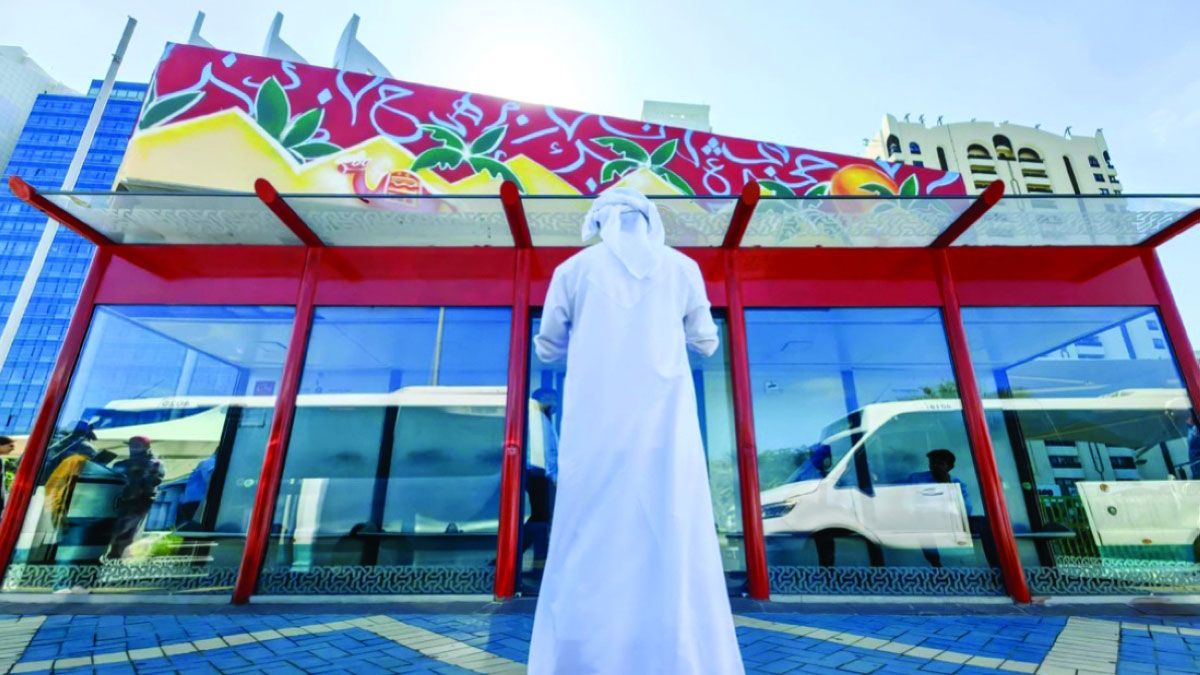 الامارات | هند خالد.. ابنة الإمارات تحوّل الجدران إلى لوحات نابضة بالجمال