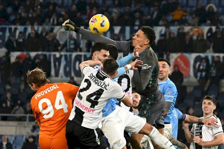 تبرئة حارس مرمى أودينيزي أوكويي من تهمة التلاعب والاكتفاء بإيقافه شهرين