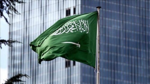 بالفيديو : الإعلامي السوري هادي العبدالله يستعرض مجلس عربي داخل قصر الشعب في دمشق ترحيبا بالوفد السعودي
