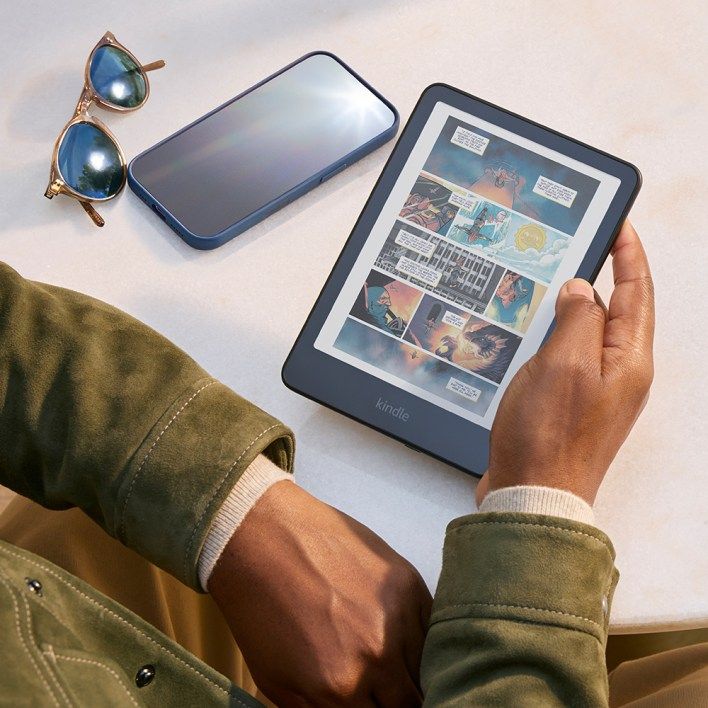 تكنولوجيا: أمازون تُضفي الألوان على تجربة القراءة في الإمارات والسعودية مع أجهزة Kindle Colorsoft الجديدة كليًا