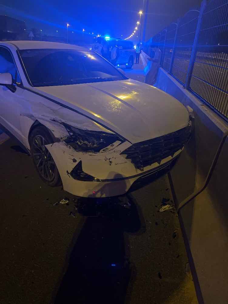 الامارات | شرطة دبي تنقذ سائقًا تعطّل مثبت السرعة في مركبته على شارع الشيخ محمد بن زايد