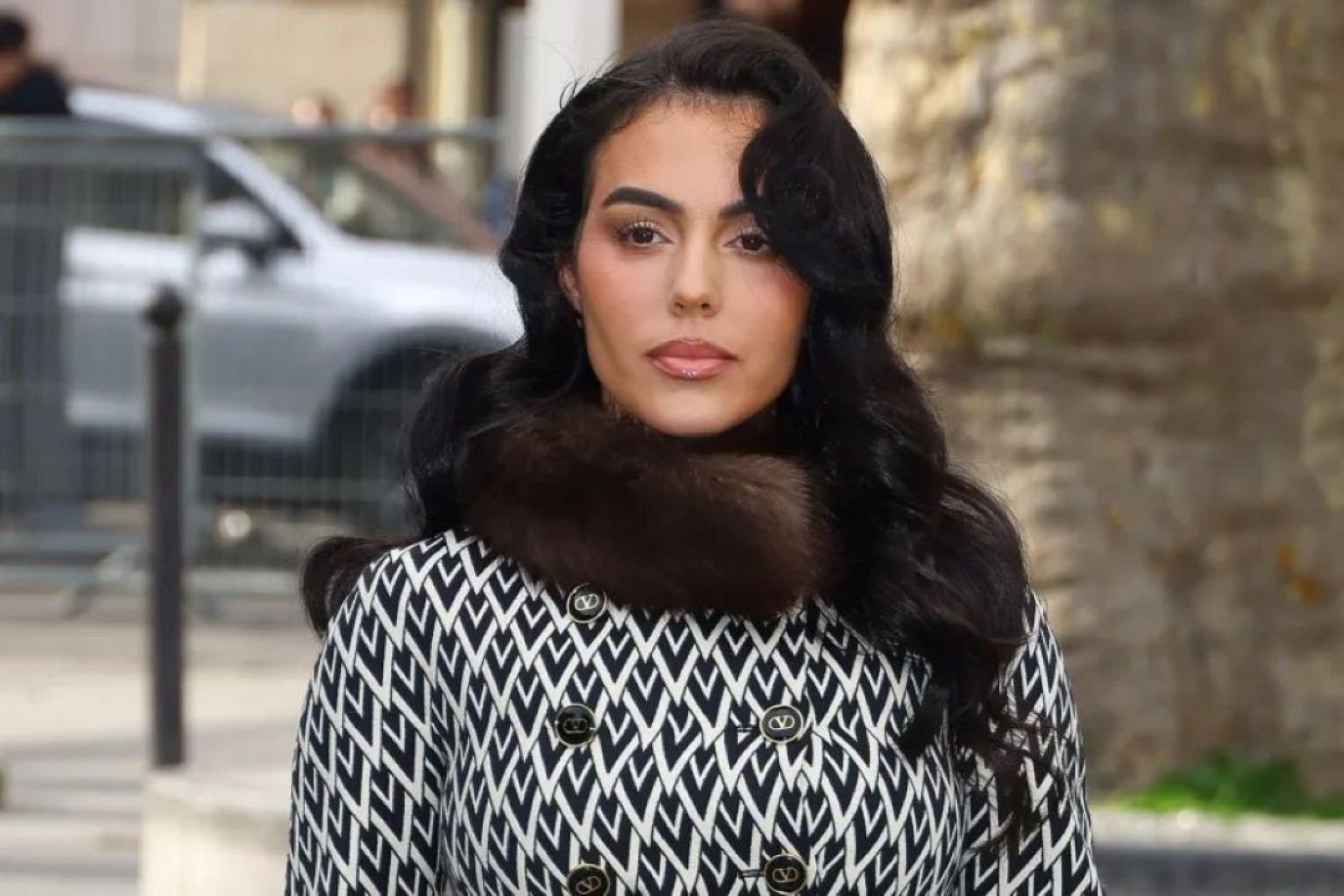 جورجينا رودريغيز تخطف الأنظار بآخر ظهور لها بصُحبة أبنائها