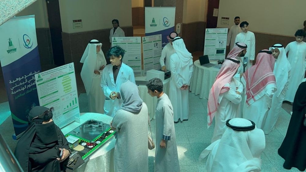 صور| تدوير مخلفات القهوة وشحن سريع للسيارات.. إبداعات بحثية وحلول مستدامة لطلاب ”موهبة"
