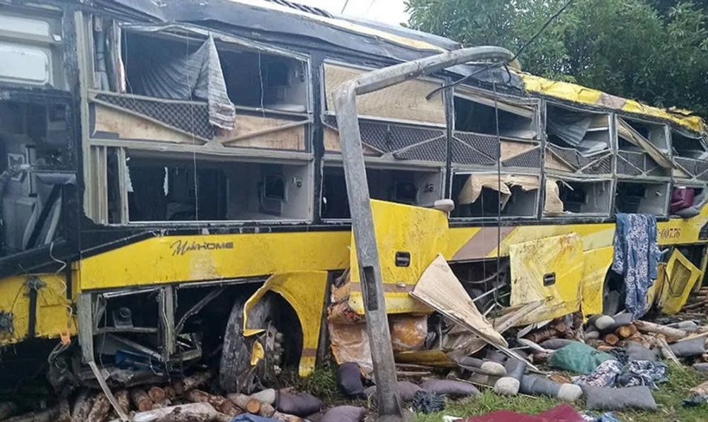 مصرع 10 أشخاص بحادث انقلاب حافلة في فيتنام