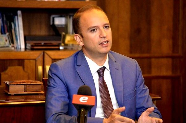 محافظ بعلبك أصدر قرارا بمنع سير الشاحنات على طريق عيناتا الأرز يوم غد أثناء فعاليات مهرجانات الأرز