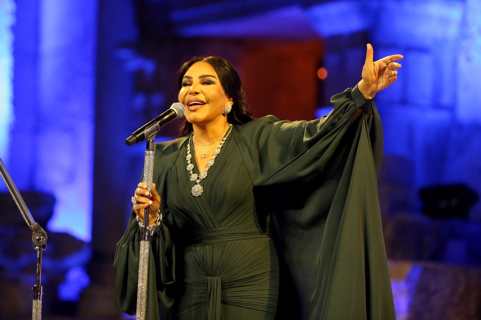 الفنانة احلام تتالق فى حفل مهرجان جرش الفنانة احلام تتالق فى حفل مهرجان جرش