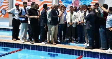وزير الرياضة ومحافظ الجيزة يفتتحان حمام سباحة نُزل الشباب الدولى