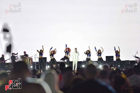 جمهور العلمين يطالب بـ"وين".. والشامى يختتم بها حفله.. صور