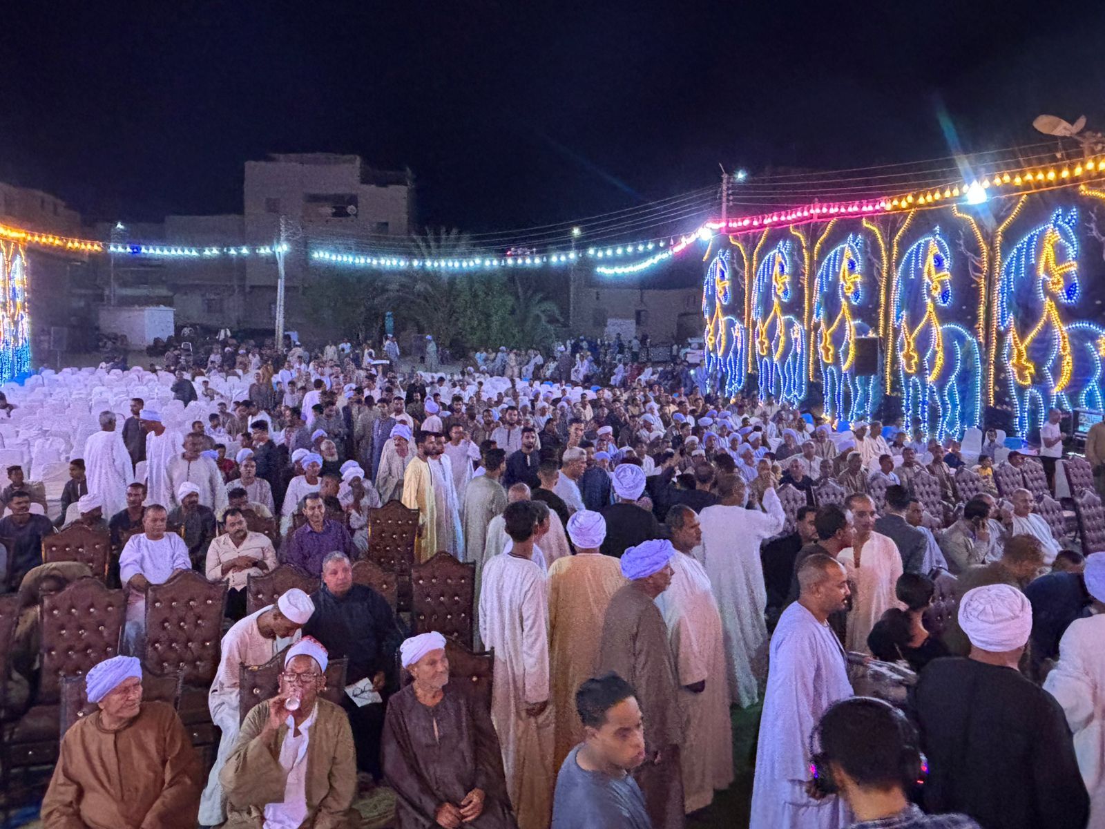 بحضور الآلاف.. أهالي كرم عمران بقنا ينظمون مؤتمرا حاشدا لدعم مرشحة الجبهة الوطنية وفاء رشاد في انتخابات مجلس الشيوخ (2) بحضور الآلاف.. أهالي كرم عمران بقنا ينظمون مؤتمرا حاشدا لدعم مرشحة الجبهة الوطنية وفاء رشاد في انتخابات مجلس الشيوخ (2)