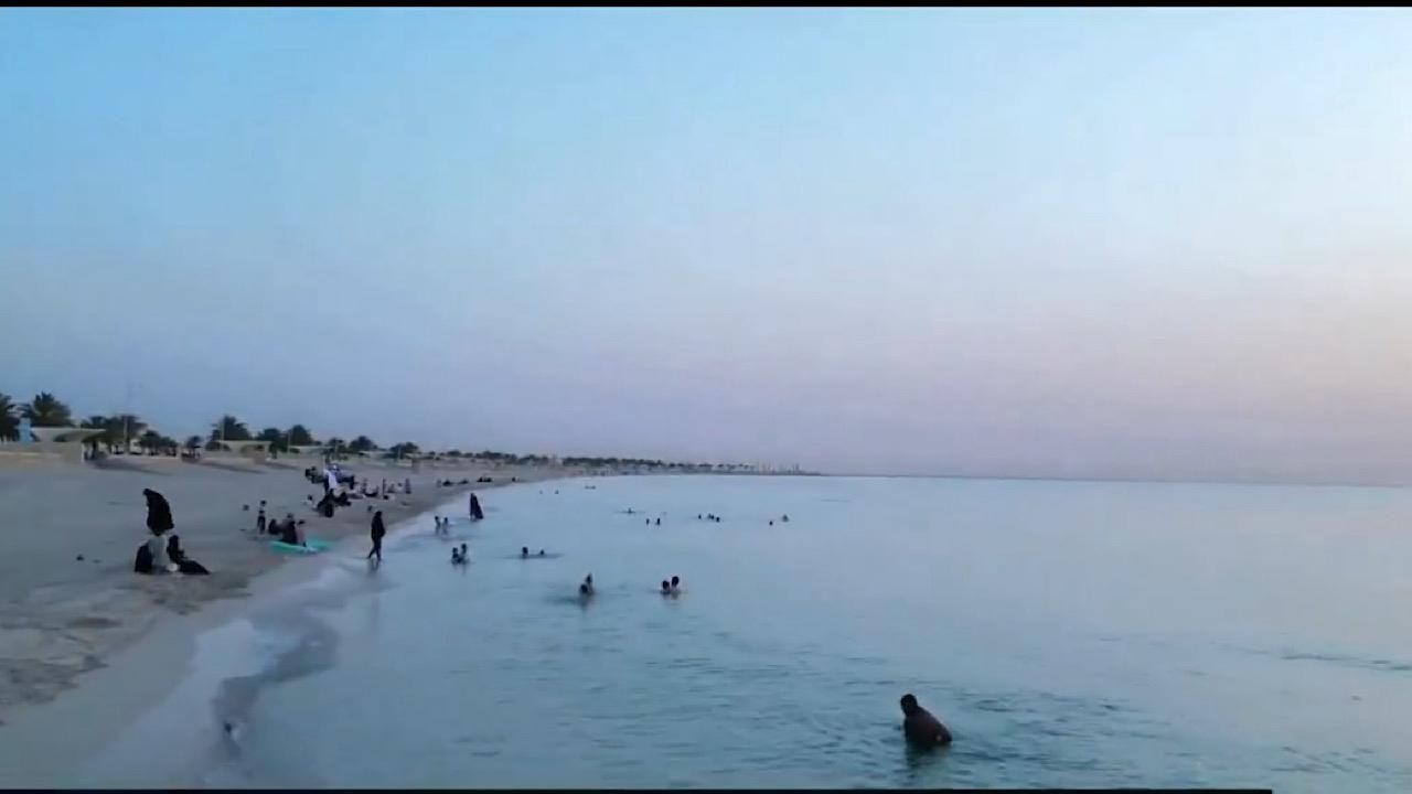 حرس الحدود.. مهام متعددة لسلامة المتنزهين بالواجهة البحرية في الخفجي..فيديو